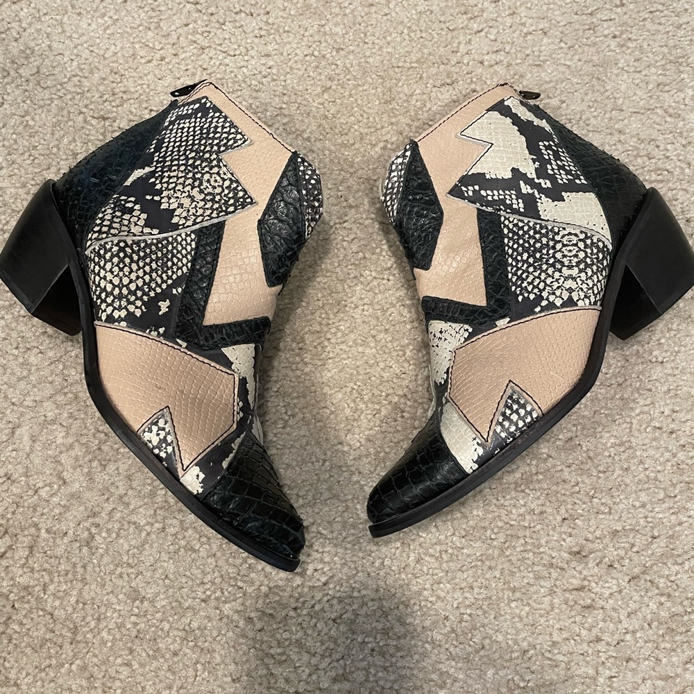 MATISSE Western-style Ankle Boots - Women’s Size 6.